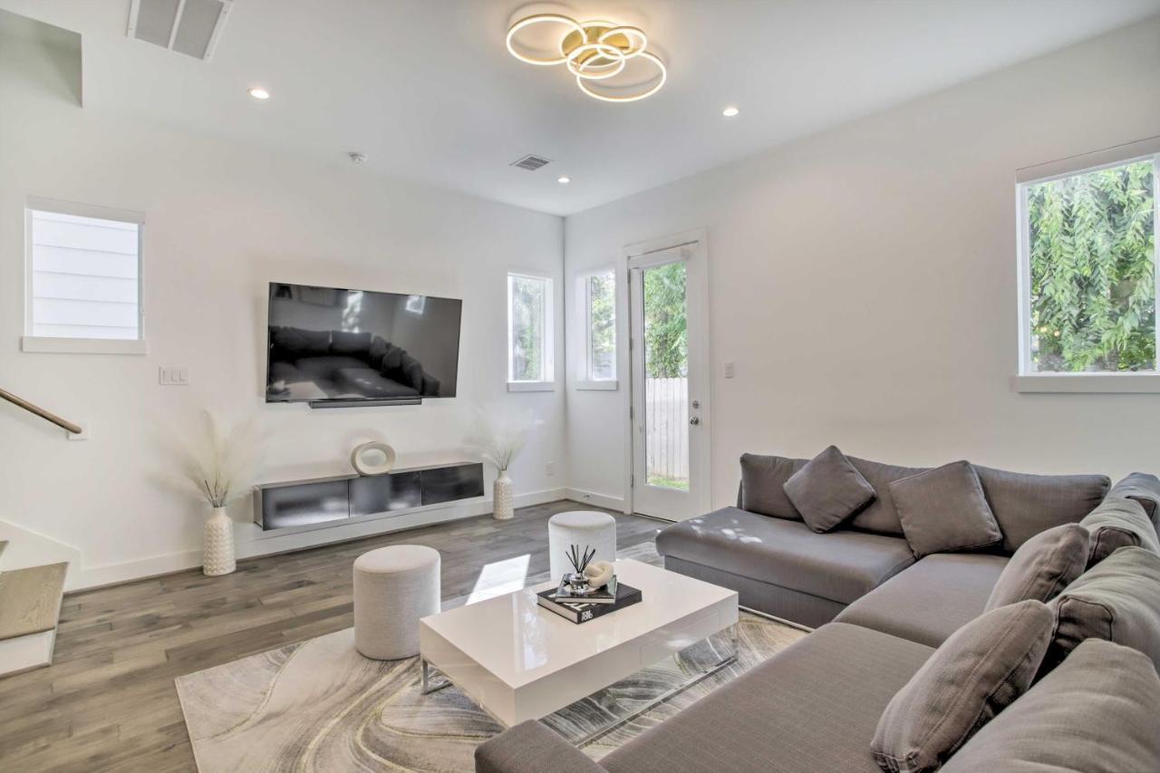 Newly-Built Luxury Galleria Area Townhome! Хьюстон Экстерьер фото