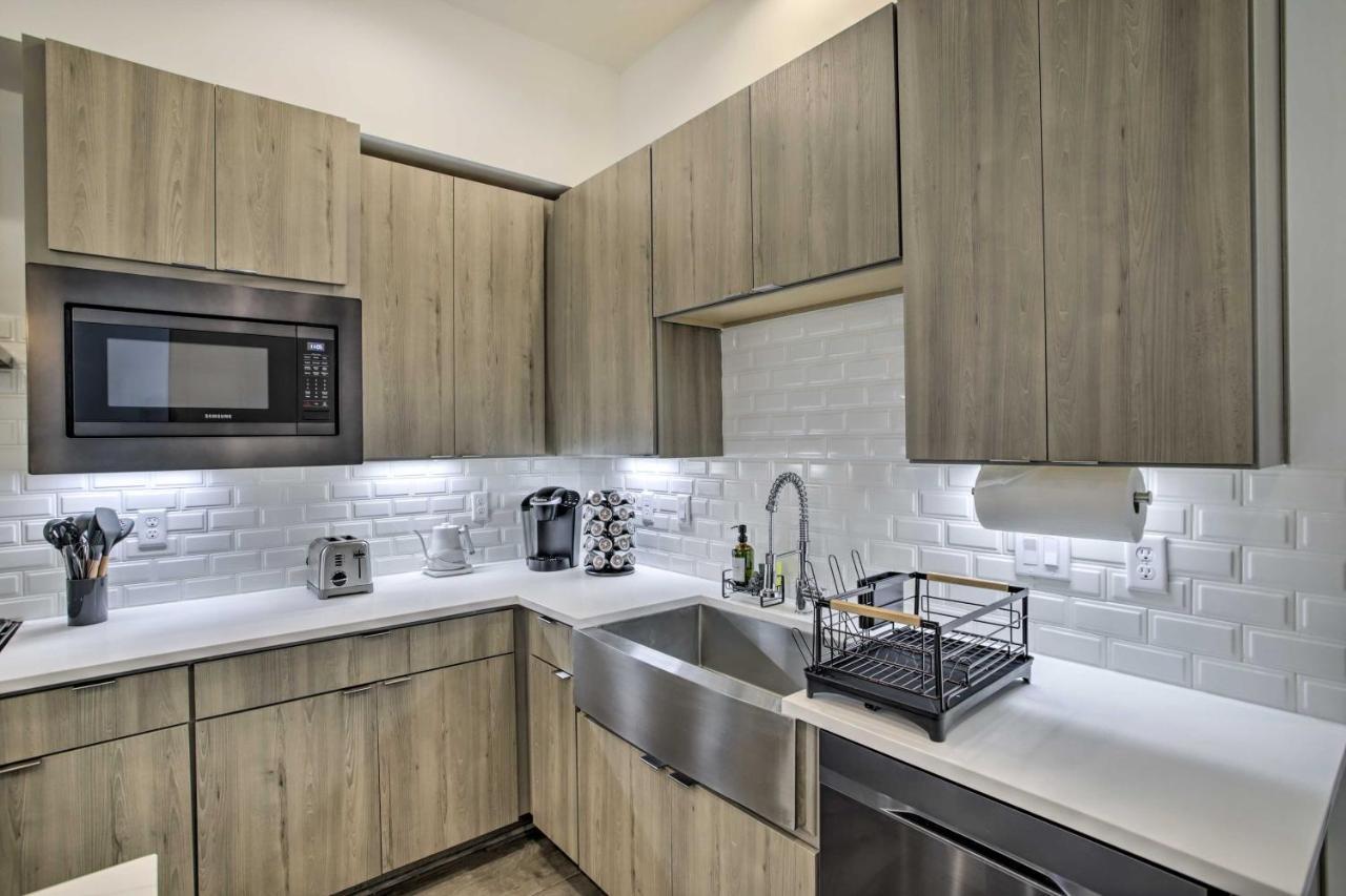 Newly-Built Luxury Galleria Area Townhome! Хьюстон Экстерьер фото