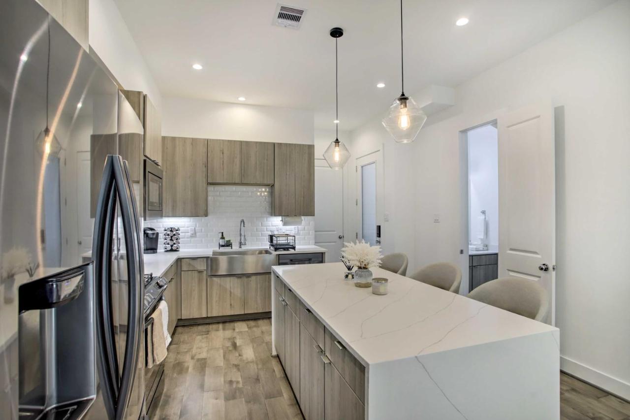 Newly-Built Luxury Galleria Area Townhome! Хьюстон Экстерьер фото