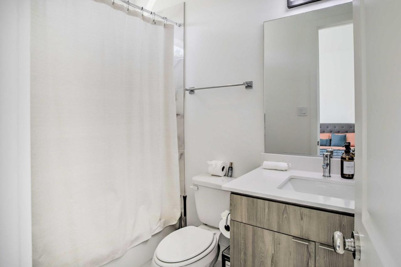 Newly-Built Luxury Galleria Area Townhome! Хьюстон Экстерьер фото