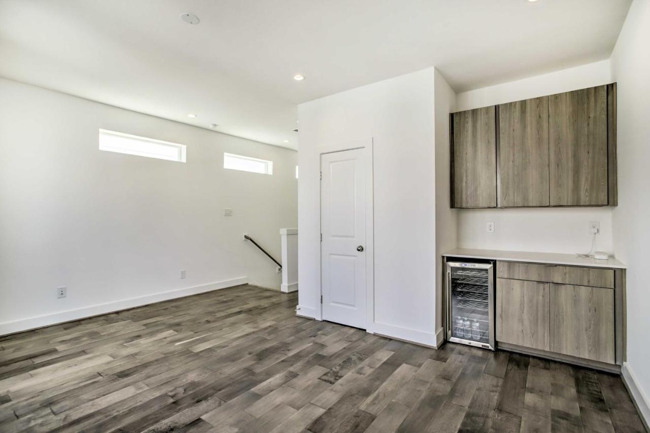 Newly-Built Luxury Galleria Area Townhome! Хьюстон Экстерьер фото